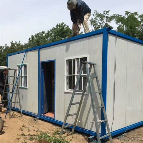 彩鋼板住人集裝箱活動(dòng)房室外圖